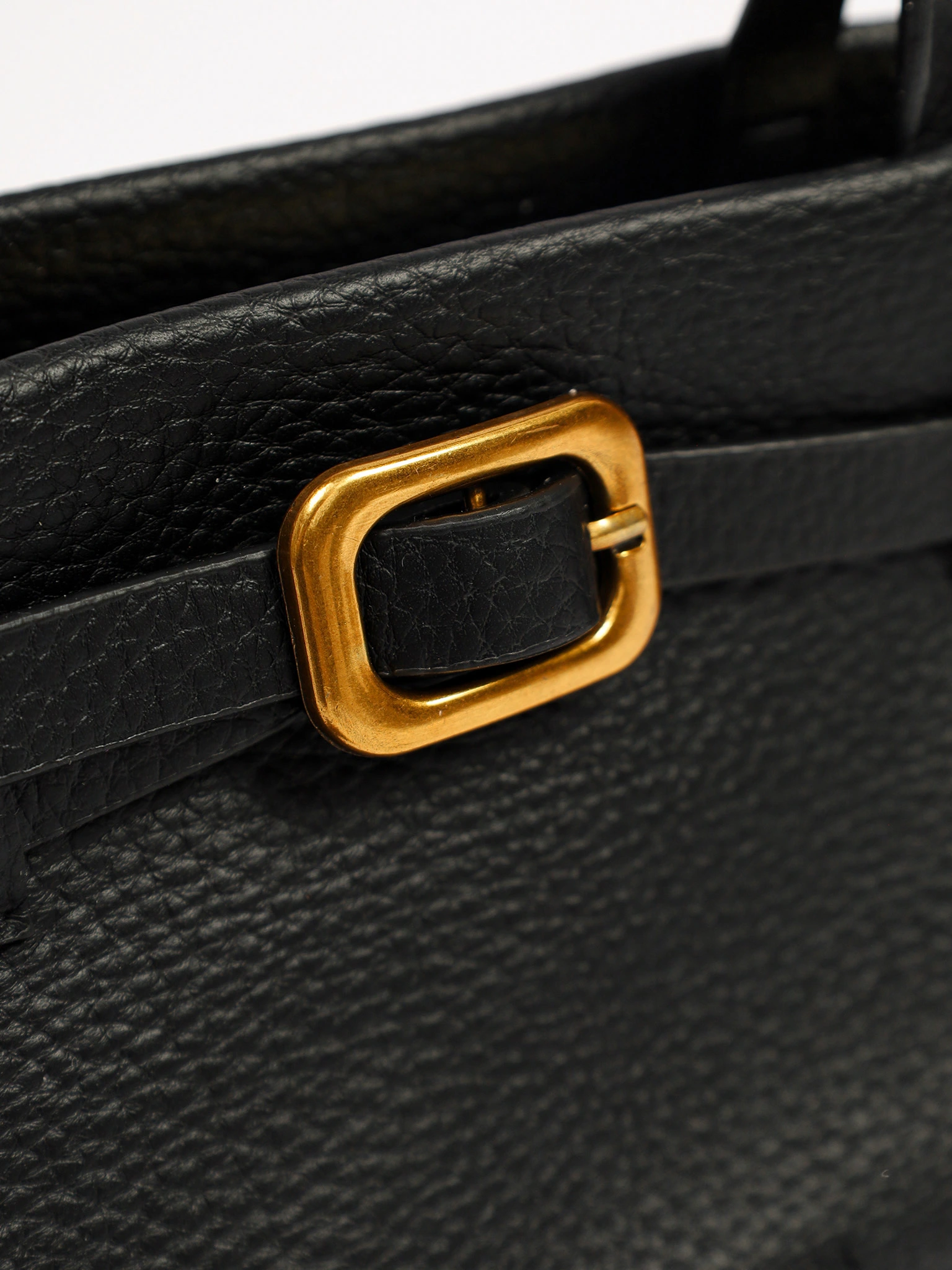 Сумка-тоут с декоративным платком и ремешком с пряжкой в ассортименте